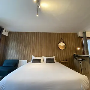 & Aux Portes De Geneve , Saint-Julien-en-Genevois France