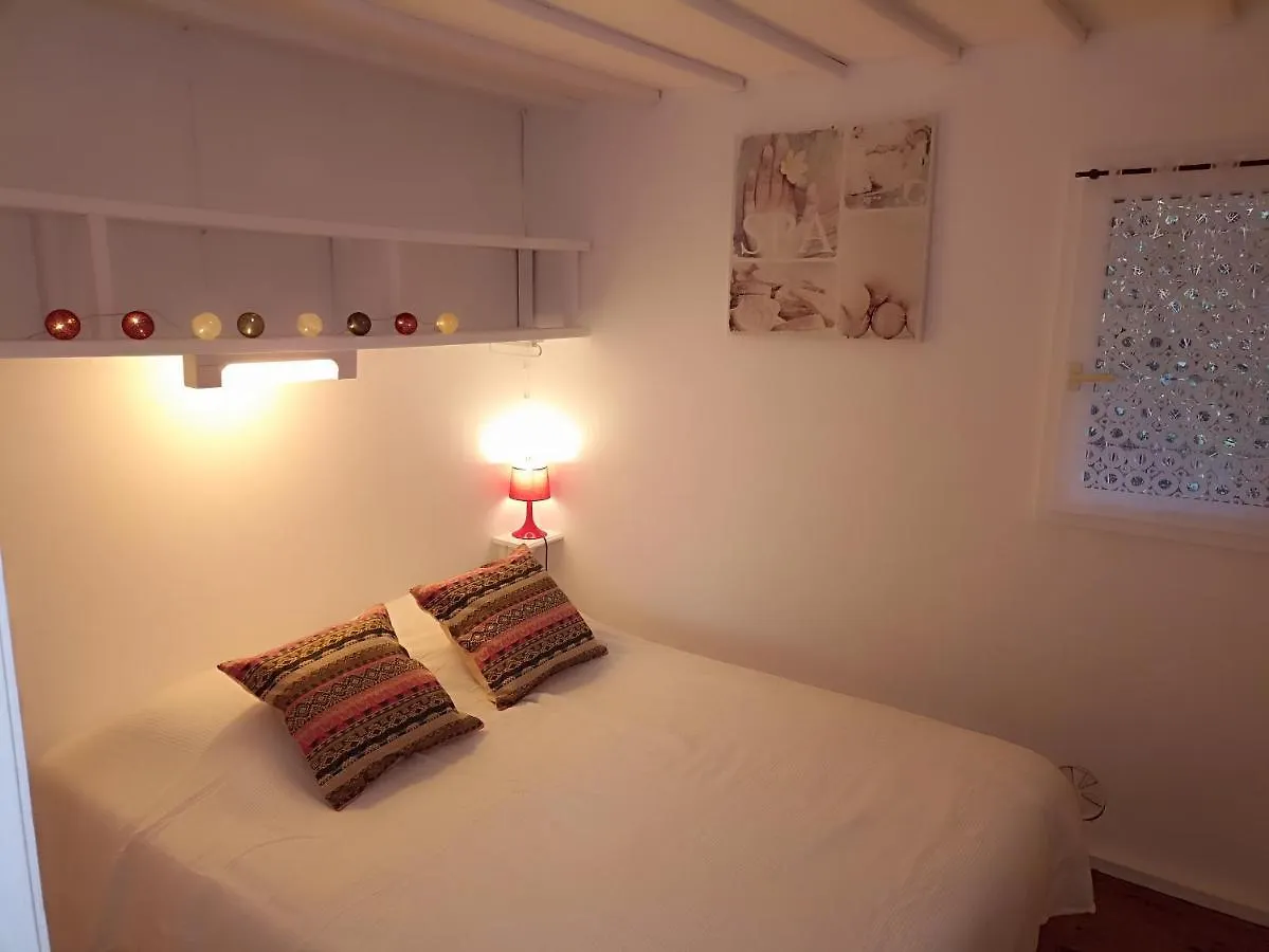 Les Cabanes De L'Ile Aux Oiseaux Guern 0*,  France