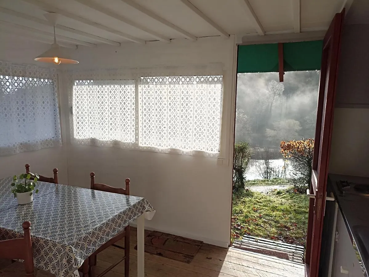 Les Cabanes De L'Ile Aux Oiseaux Guern France